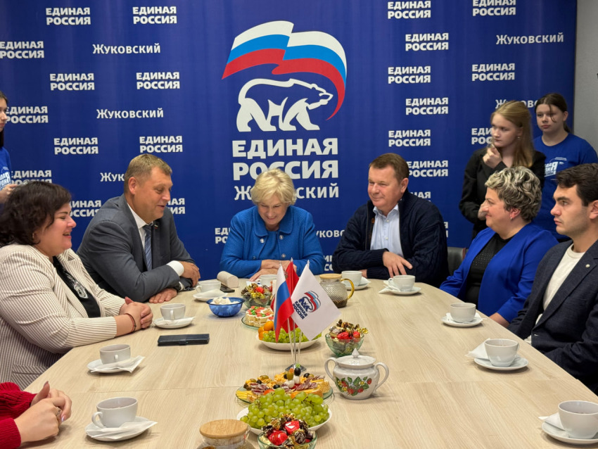 В Центре «Единые» прошла встреча депутатов с педагогами Жуковского