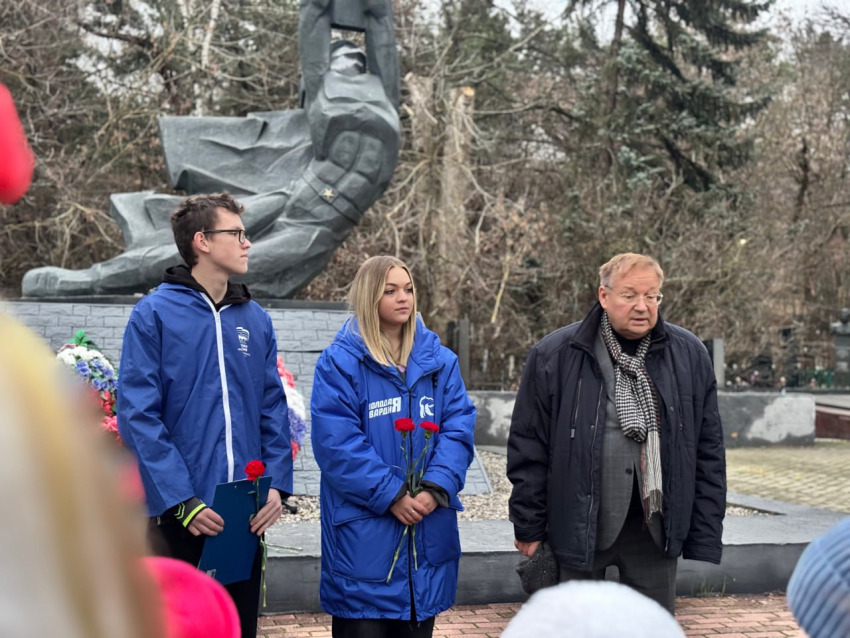 Жуковские партийцы почтили память неизвестным солдатам